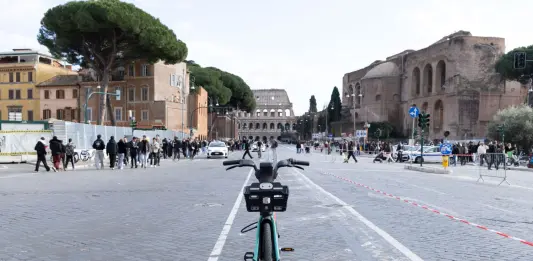 Dall’Antitrust multa da 2,67 milioni agli operatori di monopattini ed e-bike sharing a Roma