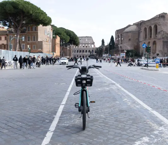 Dall’Antitrust multa da 2,67 milioni agli operatori di monopattini ed e-bike sharing a Roma