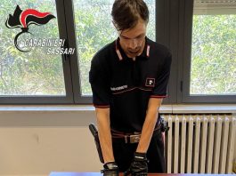 In auto con tre coltelli a Porto Torres, arrestato un turista