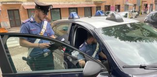 Aggredisce l’ex compagna e le danneggia l’auto, 38enne arrestato a Roma