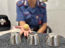 Influencer salva una turista dalla truffa delle campanelle e viene picchiato, 3 arresti a Roma
