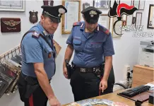 Rapina un supermercato a Frosinone e poi tenta la fuga in camper ma si schianta contro un palo, arrestato