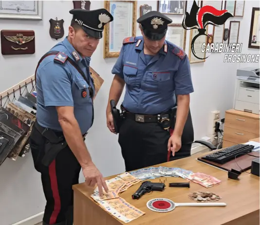 Rapina un supermercato a Frosinone e poi tenta la fuga in camper ma si schianta contro un palo, arrestato