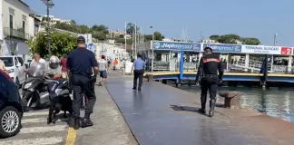 Documenti falsi e truffa, volto “noto” della tv arrestato a Ischia