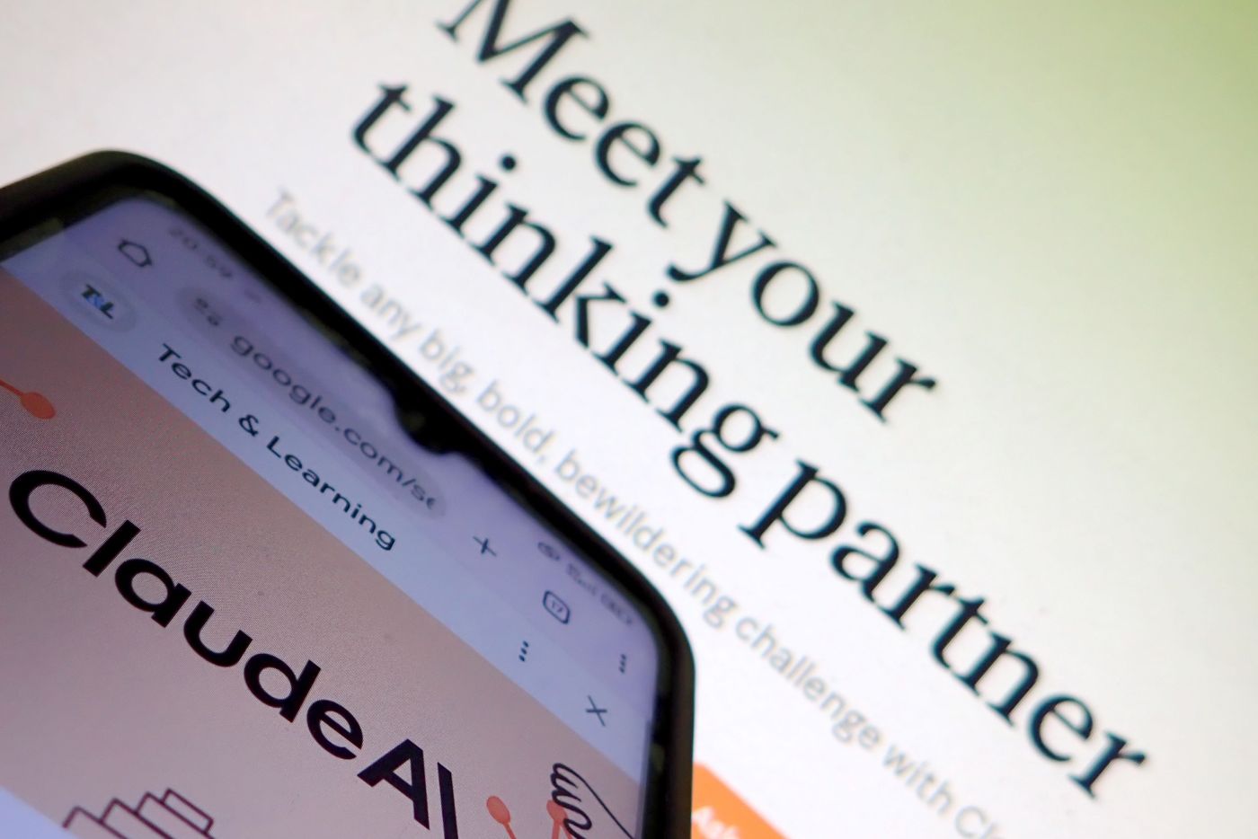 Claude entra nelle chat di lavoro e diventa “collega virtuale” Claude entra nelle chat di lavoro e diventa “collega virtuale”