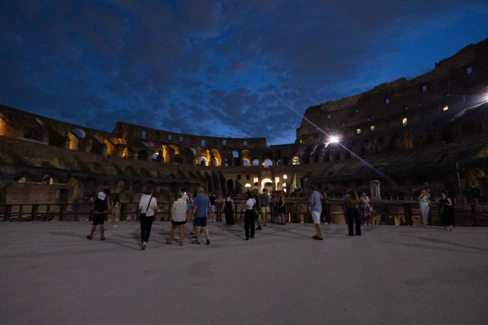 Roma, Una Notte al Colosseo: tornano le visite guidate serali