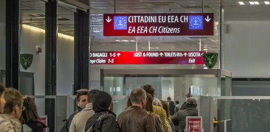 Madrid “L’Italia rimuova i controlli alle frontiere entro domenica o adotteremo misure proporzionate”. Palazzo Chigi “Non accettiamo ultimatum, stop a Schengen resta”