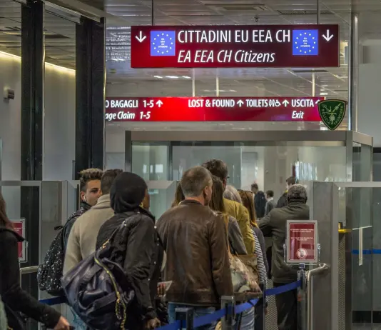 Madrid “L’Italia rimuova i controlli alle frontiere entro domenica o adotteremo misure proporzionate”. Palazzo Chigi “Non accettiamo ultimatum, stop a Schengen resta”