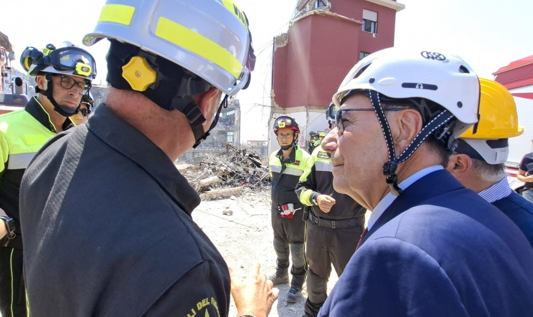 Recuperati i corpi di tre vittime a Messina, si cercano i dispersi. Schifani sul luogo del crollo della palazzina: “Regione vicina alle famiglie”
