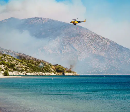 Grecia nella morsa degli incendi, 10mila persone evacuate e 200mila ettari di terreno in fumo