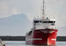 Nave di Emergency soccorre un’imbarcazione nelle acque internazionali della zona SAR libica, morti 7 migranti