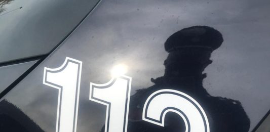Napoli, strattona un bimbo di 5 anni e tenta di portarlo via: denunciato un 45enne