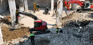 Messina, proseguono le ricerche sotto le macerie della palazzina crollata. Oltre 30 vigili del fuoco impegnati