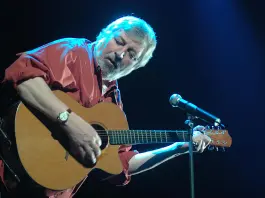 Addio a Francesco Guccini, cantautore e poeta che ha raccontato l’Italia e unito tre generazioni