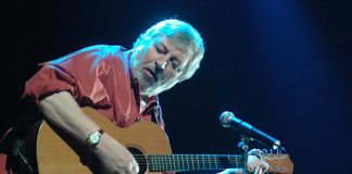 Addio a Francesco Guccini, cantautore e poeta che ha raccontato l’Italia e unito tre generazioni