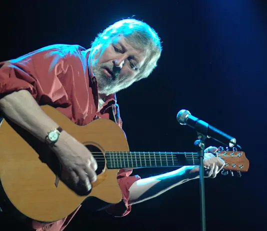 È morto Francesco Guccini, aveva 86 anni