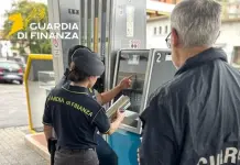 Controlli ai distributori di carburante nel Varesotto, in sei multati per 16mila euro / Video