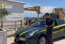 Lavoratori sfruttati in uno stabilimento balneare a Bari, 4 denunce