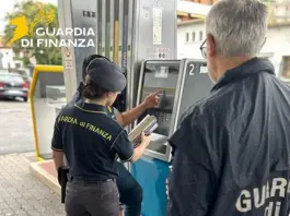 Controlli ai distributori di carburante nel Varesotto, in sei multati per 16mila euro / Video