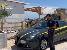 Lavoratori sfruttati in uno stabilimento balneare a Bari, 4 denunce
