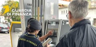 Controlli ai distributori di carburante nel Varesotto, in sei multati per 16mila euro / Video