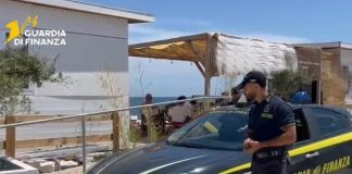Lavoratori sfruttati in uno stabilimento balneare a Bari, 4 denunce