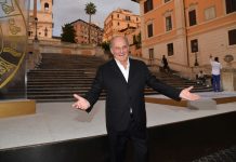 Gerry Scotti compie 70 anni e vince la sfida con “La Ruota della fortuna”