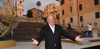 Gerry Scotti compie 70 anni e vince la sfida con “La Ruota della fortuna”