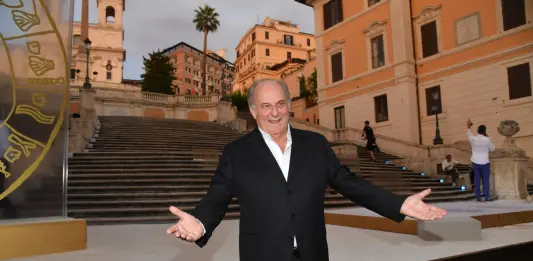 Gerry Scotti compie 70 anni e vince la sfida con “La Ruota della fortuna”