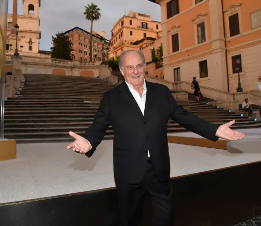 Gerry Scotti compie 70 anni e vince la sfida con “La Ruota della fortuna”