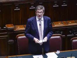 Attivazione della clausola di salvaguardia nazionale, Giorgetti alla Camera: “All’Ue chiederemo lo 0,6% per l’energia e lo 0,9% per la difesa”