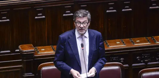 Attivazione della clausola di salvaguardia nazionale, Giorgetti alla Camera: “All’Ue chiederemo lo 0,6% per l’energia e lo 0,9% per la difesa”