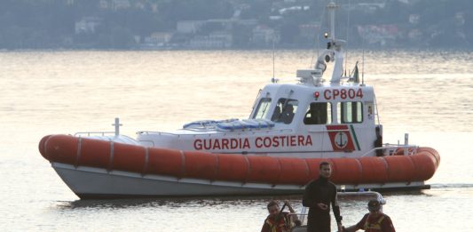 Sicurezza sulle acque, Guardia Costiera e Navigazione Laghi rafforzano i messaggi di prudenza per turisti