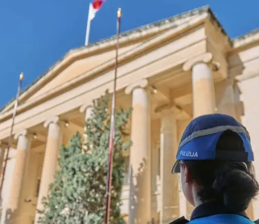 سفيرة إيطاليا في مالطا تزور القاصر المحتجز منذ مايو وتؤكد متابعته