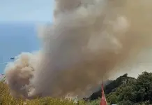 Incendio a Taormina, minacciate diverse abitazioni