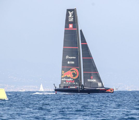 Coppa America, Alinghi in acqua a Napoli in vista della Preliminary Regatta / Video