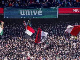 Feyenoord fans throw flares, five Cambuur fans injured