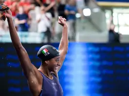 Italia da sogno a Parigi: record del mondo di Curtis nei 50 dorso, 4X100 donne d’argento, Ceccon e Pilato di bronzo