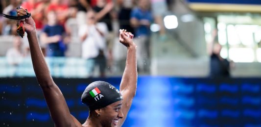 Italia da sogno a Parigi: record del mondo di Curtis nei 50 dorso, 4X100 donne d’argento, Ceccon e Pilato di bronzo