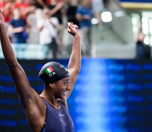 Italia da sogno a Parigi: record del mondo di Curtis nei 50 dorso, 4X100 donne d’argento, Ceccon e Pilato di bronzo