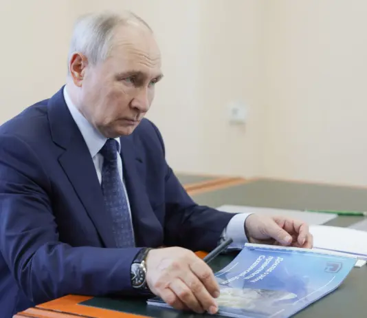 La visita di Putin nelle isole Curili fa infuriare il Giappone e riaccende la disputa territoriale tra Mosca e Tokyo