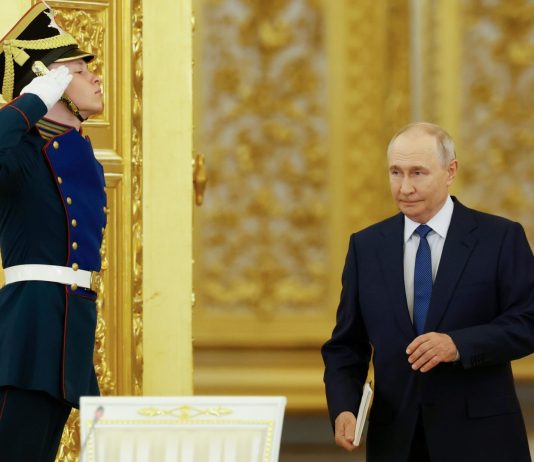 Libia, Saddam Haftar incontra Putin a Mosca: cooperazione bilaterale in vari settori