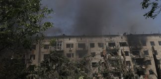 Notte di attacchi incrociati tra Ucraina e Russia