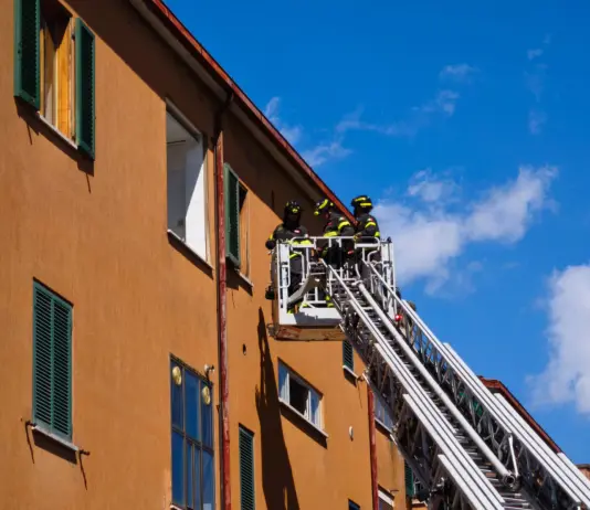 Esplosione in una palazzina a Perugia, due feriti gravi