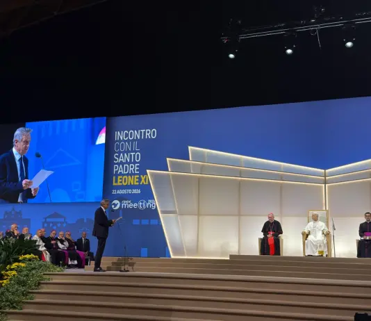 Papa Leone al Meeting di Rimini: “Prima dei confini ci sono sempre le persone” / Video