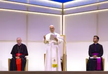 Papa Leone al Meeting di Rimini: “Prima dei confini ci sono sempre le persone” / Foto e Video