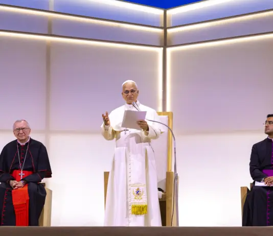 Papa Leone al Meeting di Rimini: “Prima dei confini ci sono sempre le persone” / Foto e Video
