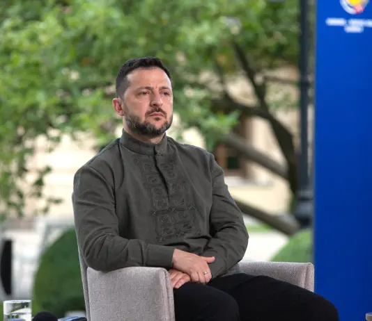 Ucraina, Zelensky “Vogliamo la pace, ma non siamo pronti ad arrenderci”