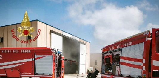 Grosso incendio nel Sassarese, sul posto elicotteri e canadair