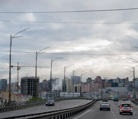 Nuova notte di attacchi russi in Ucraina, esplosioni a Kiev e Odessa